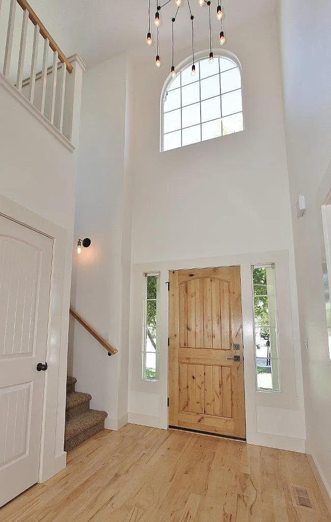 4 bed, 2184 sqft, $2,900 — Photo 2