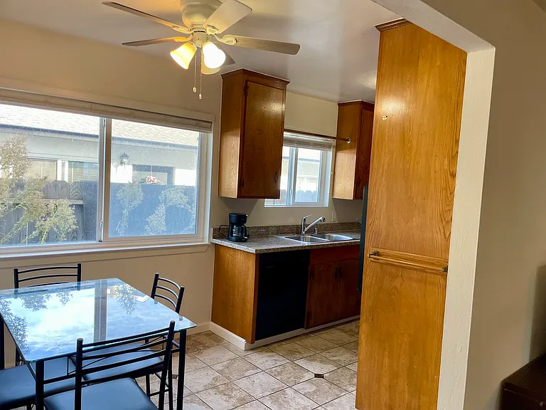 548 Vera Ave #1 — Photo 7