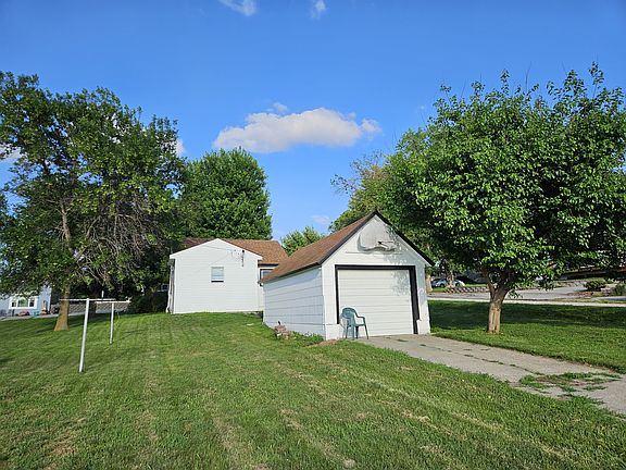 4th image of 521 Main St