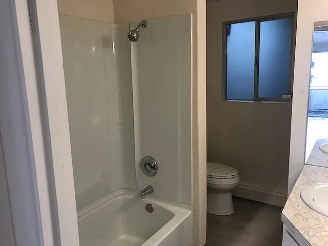 513C hall bath_12292023