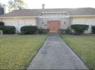 2921 Bryan Ave, Groves, TX 77619