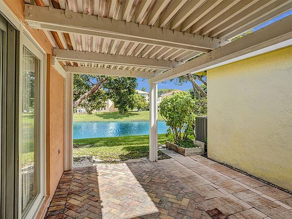 4th image of 4032 Eastridge Drive