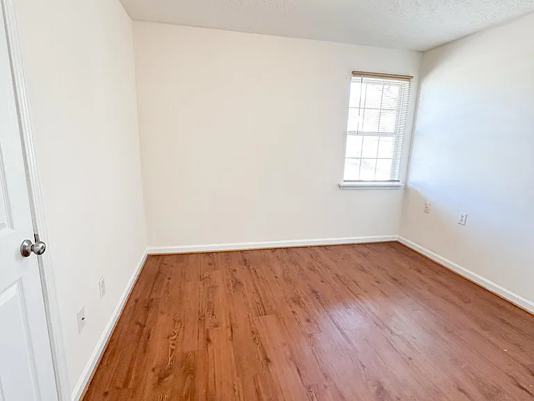 610 Church Ave SE #1 — Photo 3