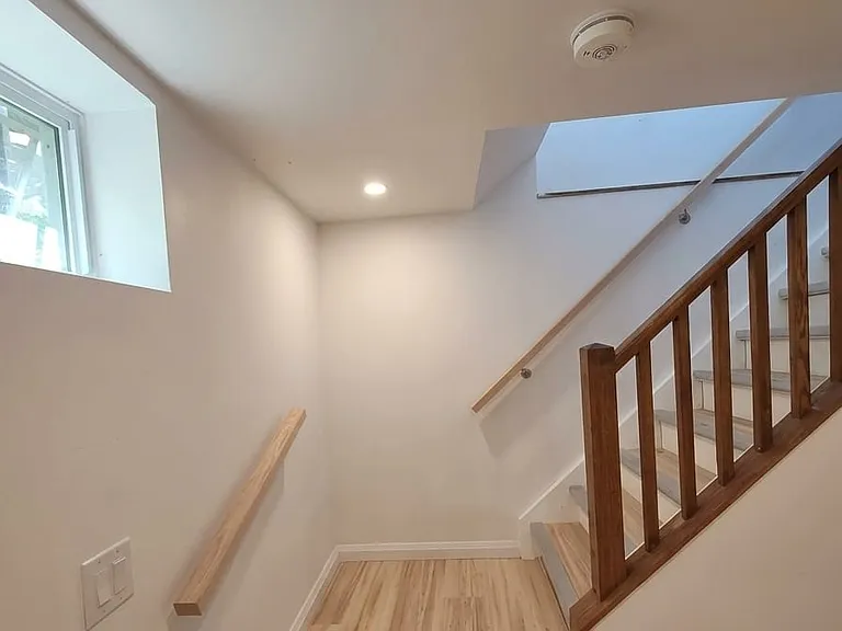 211 Cochrane Rd #BASEMENT — Photo 2