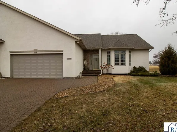 2142 Arlington Ln, North Mankato, MN 56003