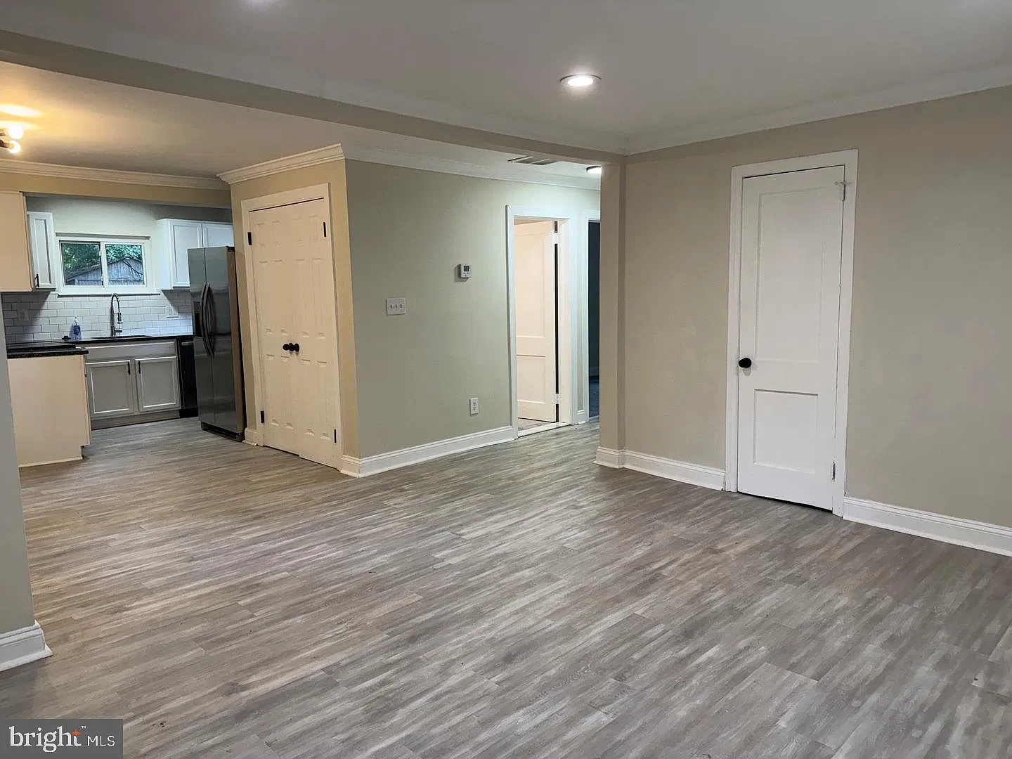 3 bed, 1.0 bath, 828 sqft, $2,450 — Photo 4