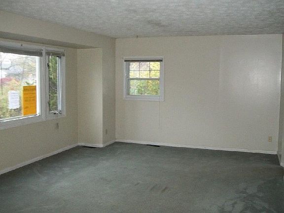 5th image of 4218 Thompson Dr