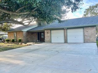 2818 Windsor Ln, Port Neches, TX 77651