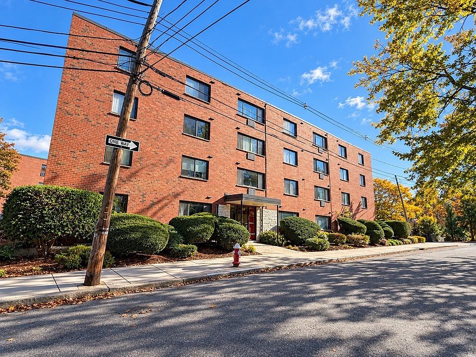 1st image of 20 Riverside St APT 2-3
