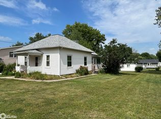 214 S Market St, Grandview, IA 52752