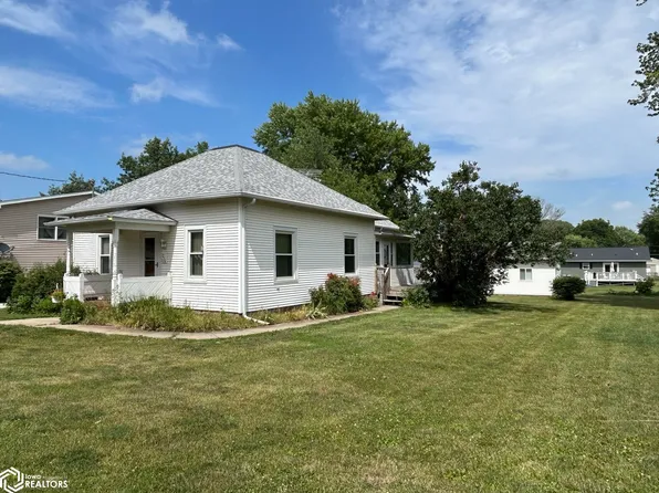 214 S Market St, Grandview, IA 52752