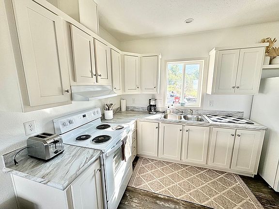 4th image of 796 Lakeside Dr