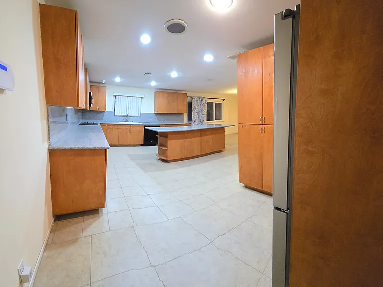 5170 E Huntington Ave — Photo 23