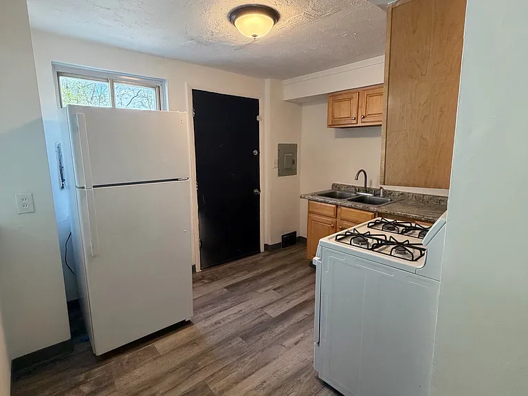 4525 E 143rd St #C — Photo 7
