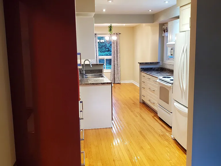 980 Sawgrass Cres — Photo 11