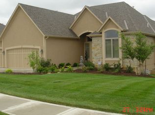 10025 Falcon Valley Dr, Lenexa, KS 66220