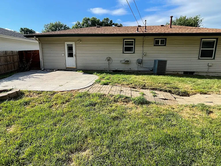 10909 Leavenworth St — Photo 37