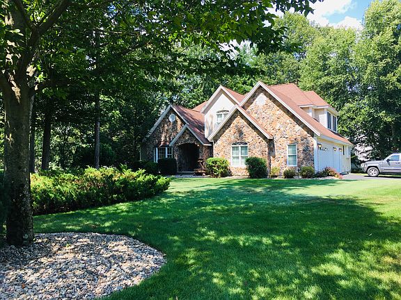 2nd image of 5 Harvest Ln
