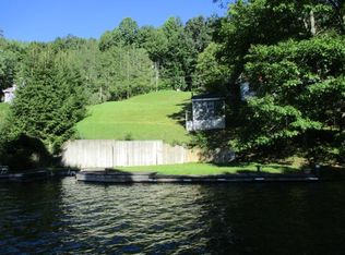 135 Flat Top Rd, Flat Top, WV 25841