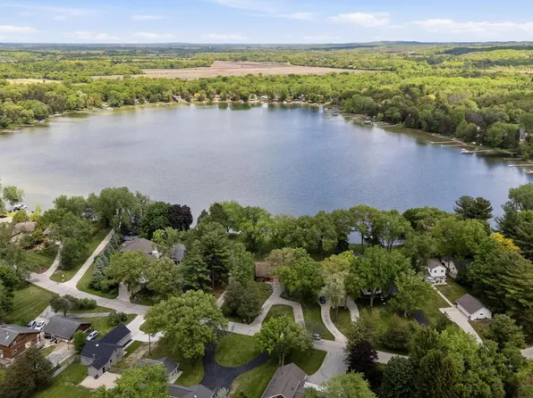 W378S5074 W Pretty Lake ROAD, Dousman, WI 53118
