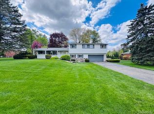 2712 Rambling Way, Bloomfield Hills, MI 48302