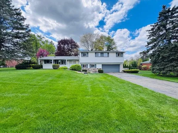 2712 Rambling Way, Bloomfield Hills, MI 48302