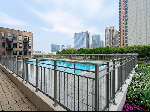4th image of 1250 S Michigan Ave APT 806