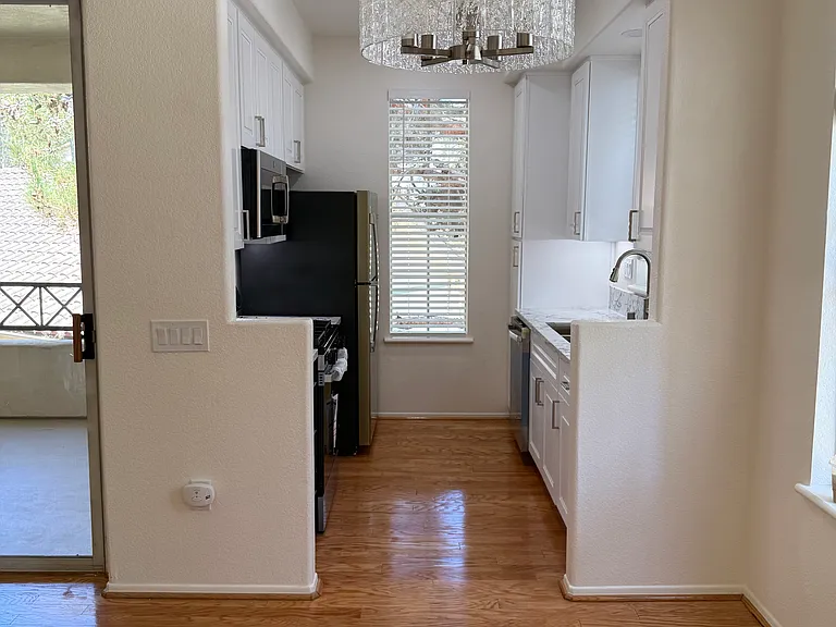 Dining area/kitchen