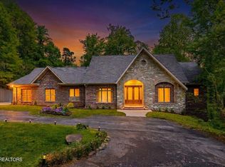 2304 Lakemoor Dr, Knoxville, TN 37920