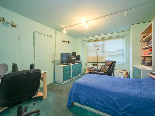 61-20 Grand Cent Parkway image 23 of 25