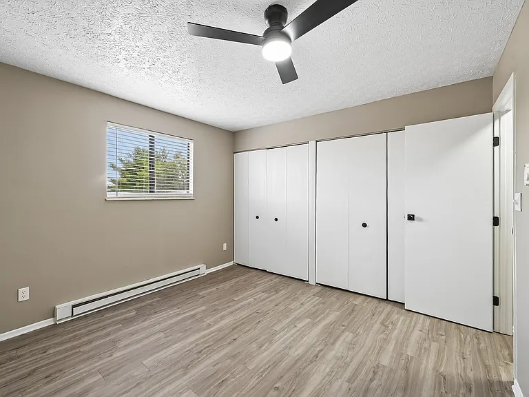 Abbington Village Apartments — Photo 12