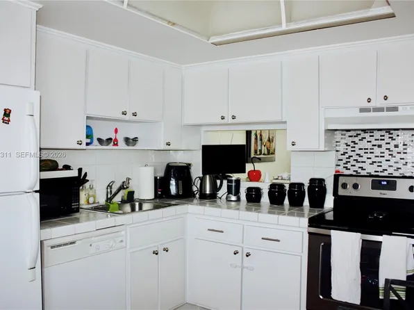 18555 NE 14th Ave APT 702A, Miami, FL 33179