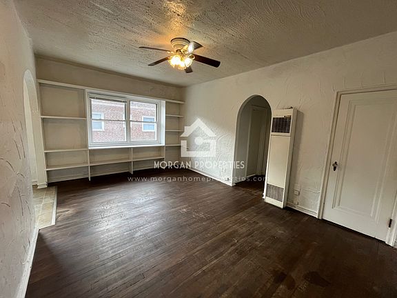 3rd image of 1231 W Walnut St #202