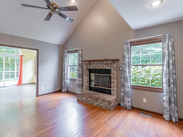 902 S Rainier Ct — Photo 5