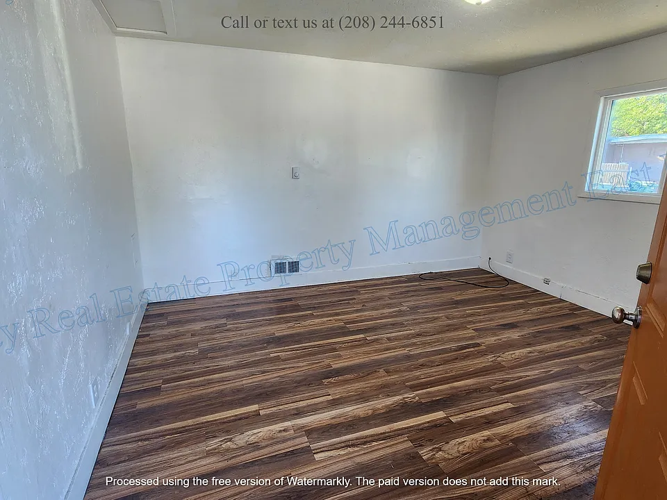 20 NE Main St #18