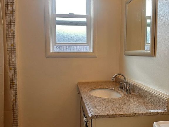 3rd image of 595 Boyes Blvd APT 3