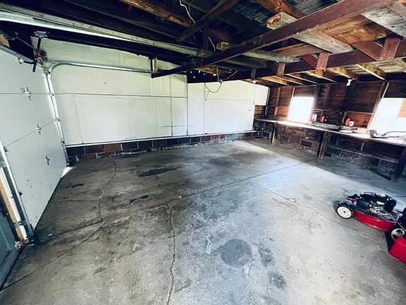 4th image of 717 Clark Ave
