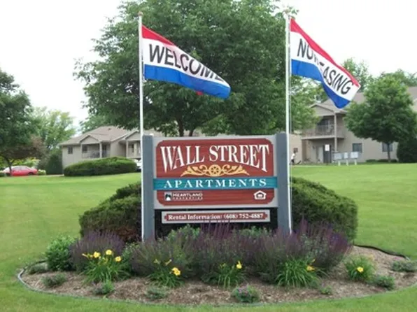 WALL STREET APARTMENTS, 2730 W Wall St #9c3c1ebd6, Janesville, WI 53548