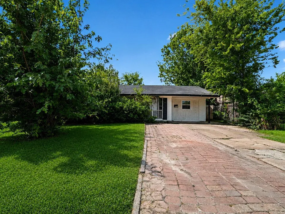 5242 Greylog Dr