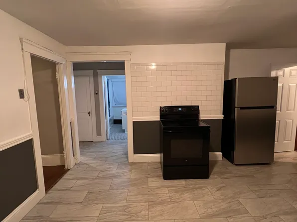 618 Reservoir Ave Floor 3, Cranston, RI 02910