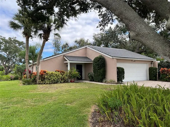 7213 Las Casas Dr, Sarasota, FL 34243