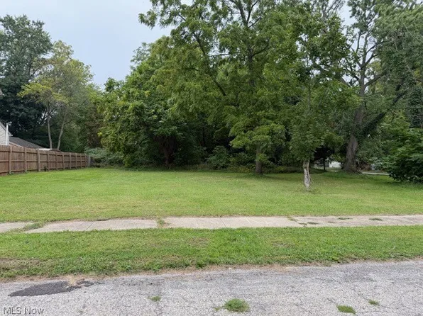 1412 E 61st St, Cleveland, OH 44103