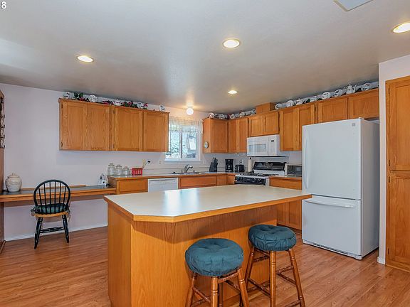 5th image of 15307 NE 84th St