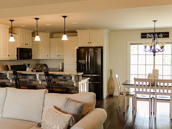 4th image of 170 Lauren Way