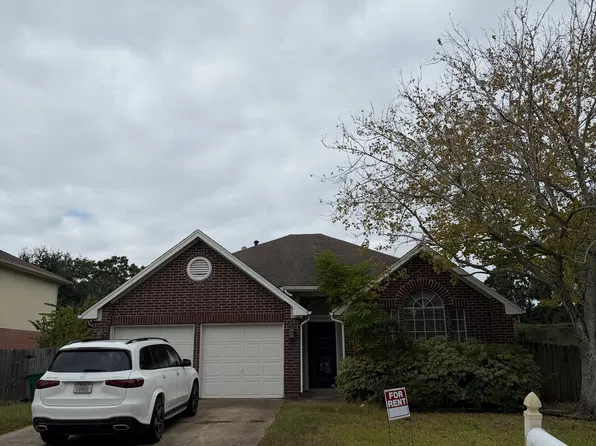 4534 Allegro Dr, Seabrook, TX 77586