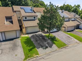190 Country Club Dr, Florida, NY 10921