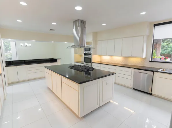 8800 Woodway Dr APT 10, Houston, TX 77063