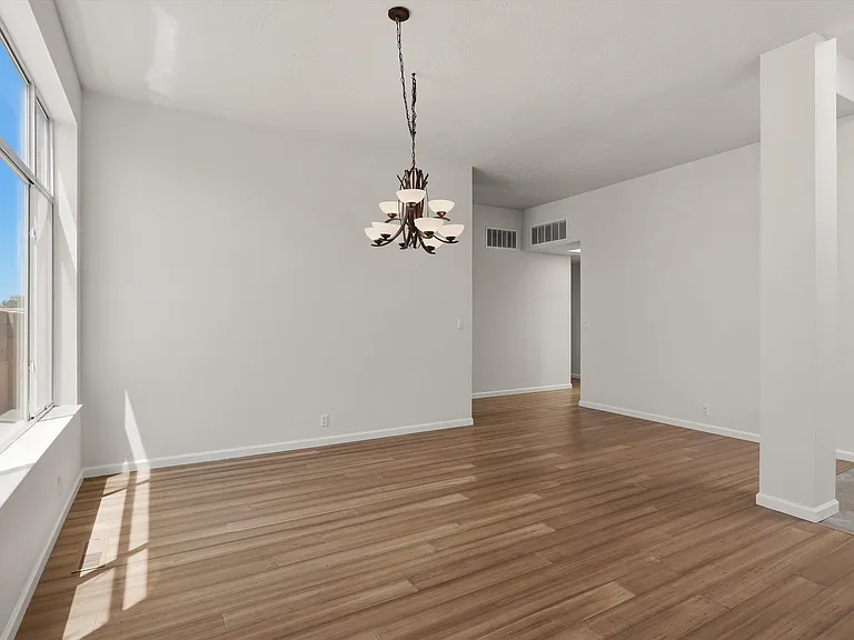 10021 Bridgepointe Ct NE — Photo 28