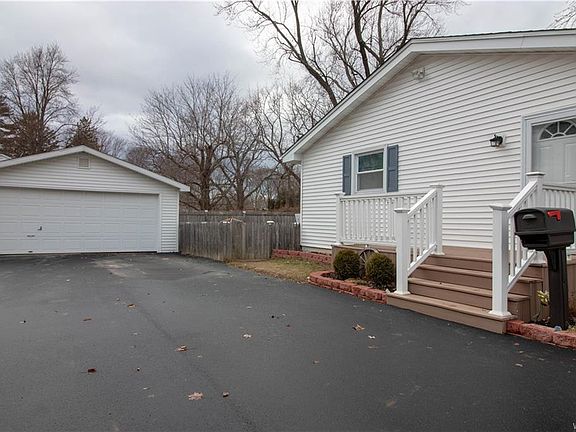 4th image of 2676 Grace Ave