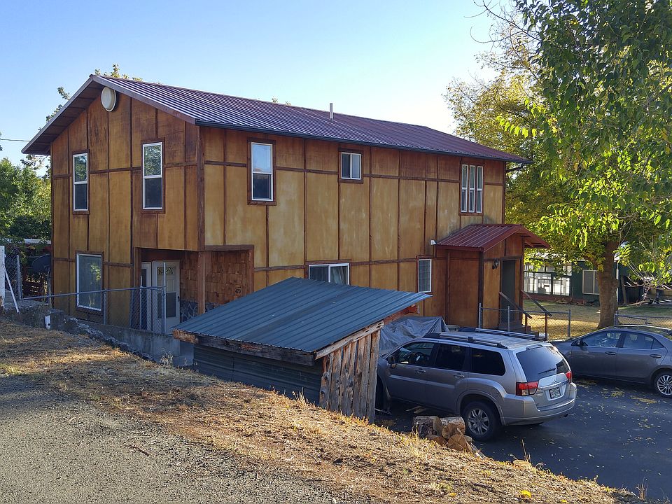 Large home w/paved driveway